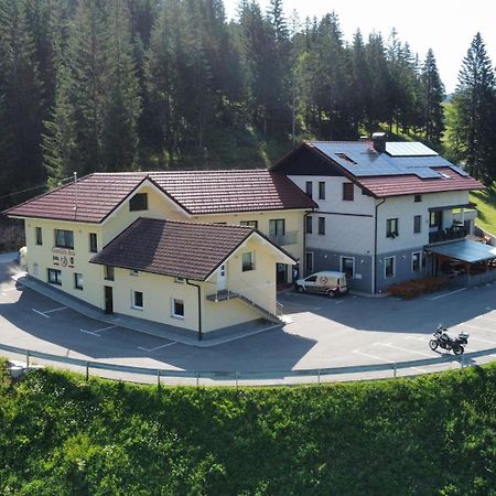 Hotel And Restaurant Ana Hrib-Loski Potok 外观 照片